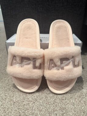 APL Women’s Shearling Slides Pink Crème Rose Dust  Fuzzy size 7 new in box